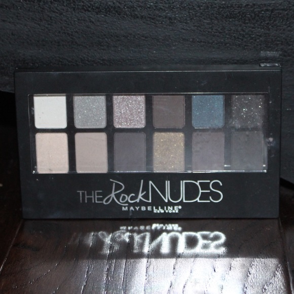 Eye makeup - Picture 2 of 2